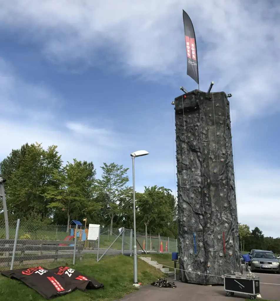 Bild på Boda Borgs mobila klättervägg