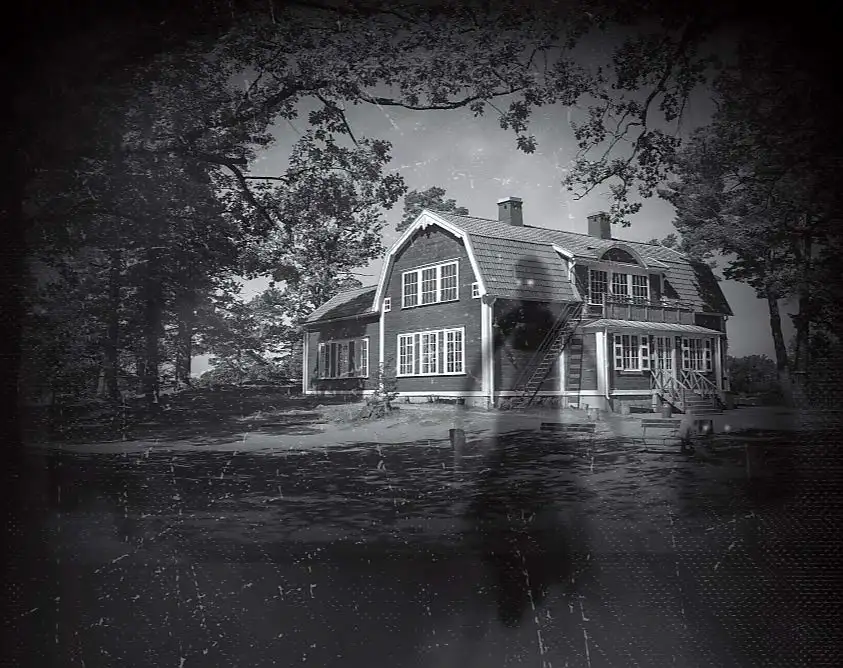 svartvit bild på ett stort hus och en siluett av ett spöke