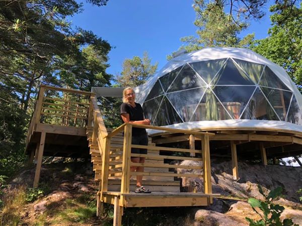 ett glampingtält format som en cupol