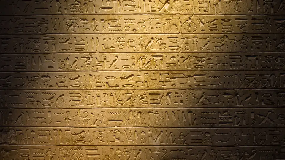 hieroglyf vägg